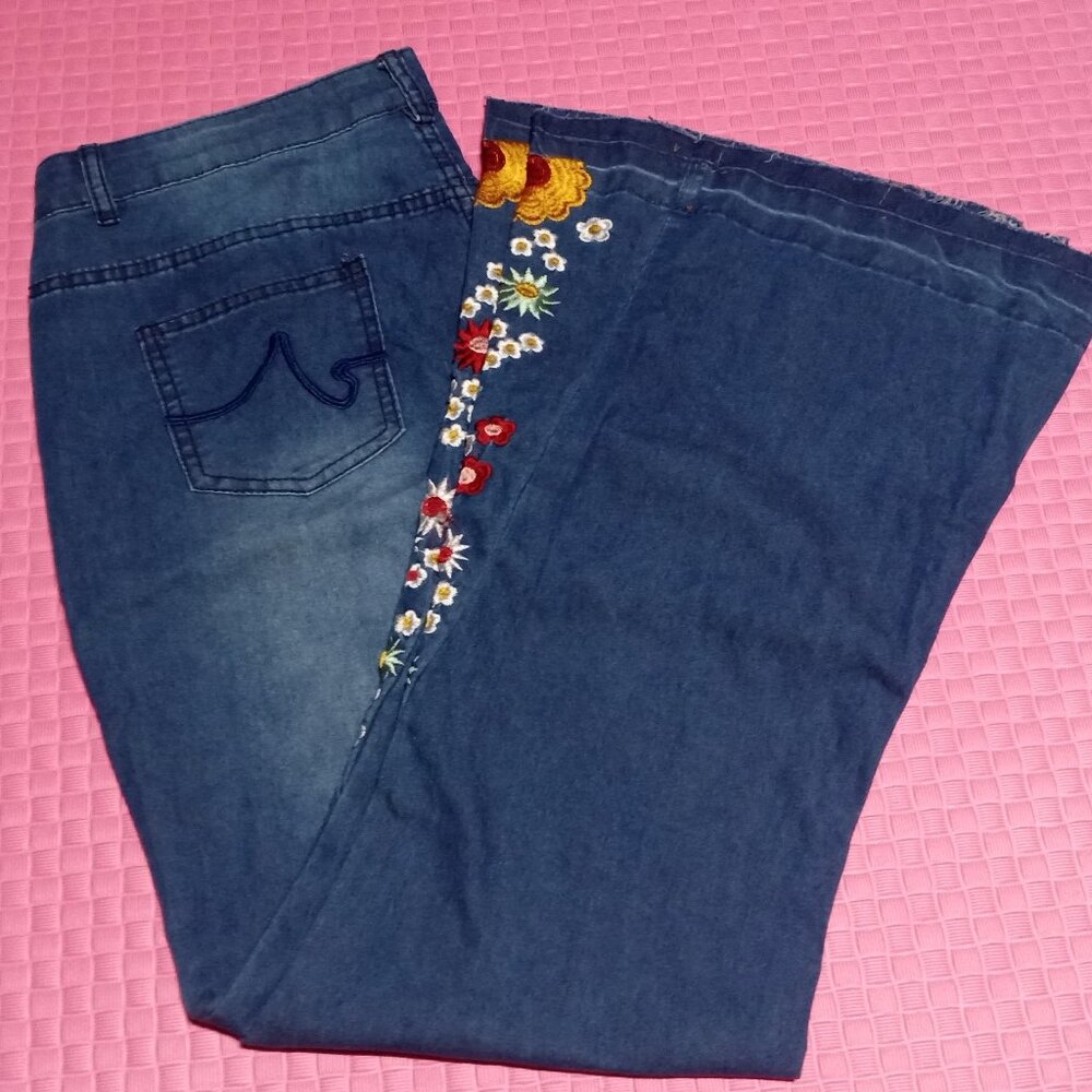 Hippie Styled Flare Flower Jeans